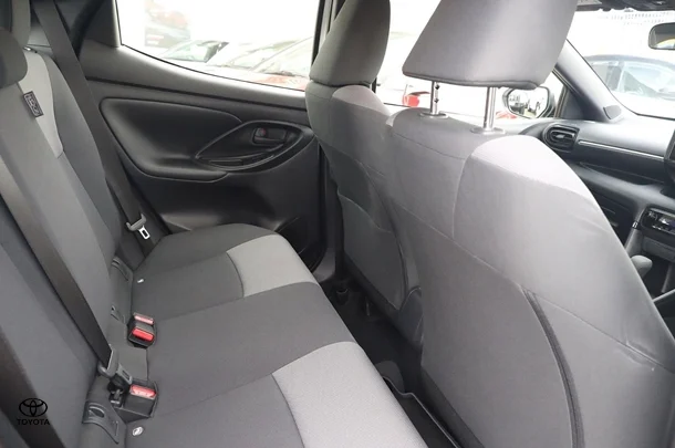 2024 Toyota Yaris HB Hybrid Ascent Sport image 15