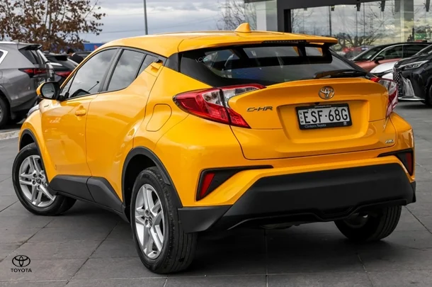 2021 Toyota CH-R GXL AWD image 3