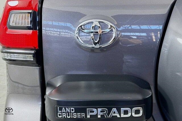 2022 Toyota Prado GXL image 8