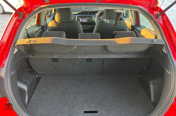 2017 Toyota Yaris Ascent image 13