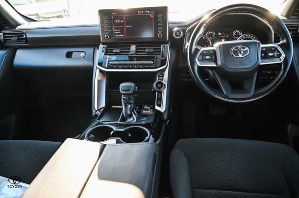 2023 Toyota Landcruiser GXL image 9
