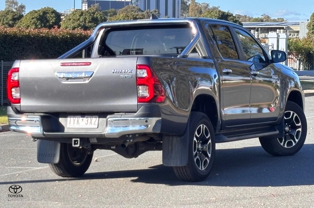 2023 Toyota HILUX SR5 image 7