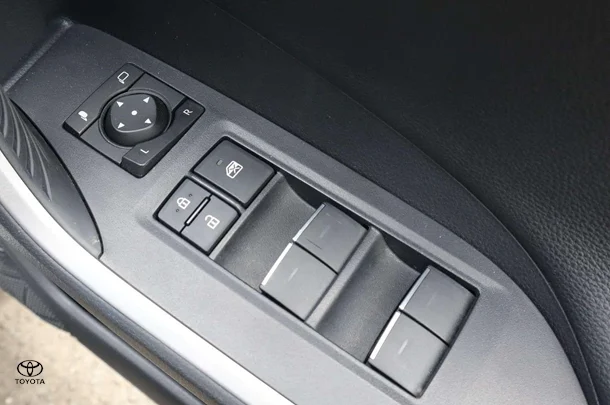 2022 Toyota RAV4 Hybrid XSE (2WD) image 15