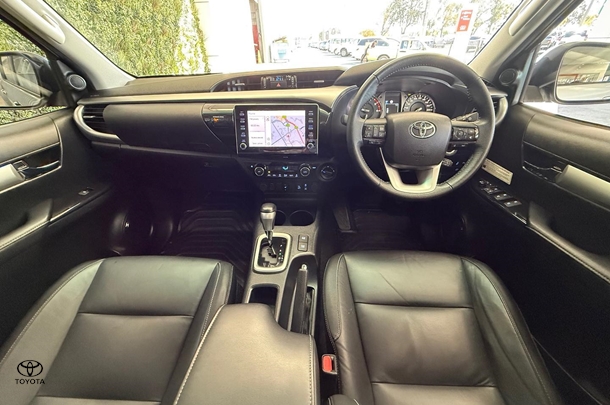 2021 Toyota HILUX SR5 image 17