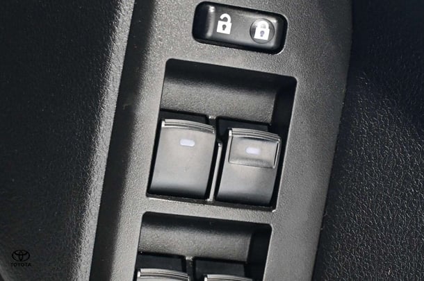 2019 Toyota Prado VX image 18