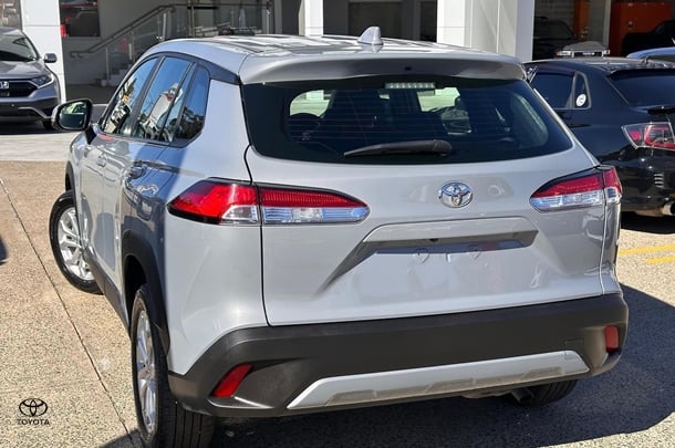 2023 Toyota Corolla Cross Petrol GX image 2