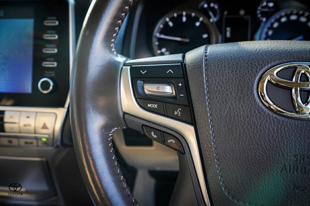 2022 Toyota Prado VX image 18
