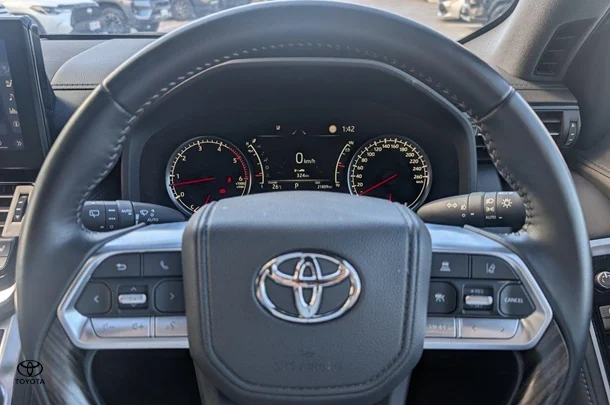 2023 Toyota Landcruiser VX image 18