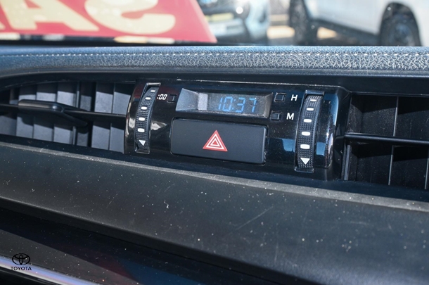 2021 Toyota HILUX Workmate image 15