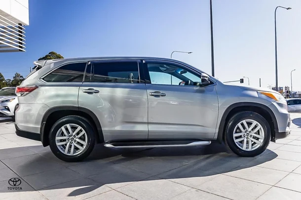 2015 Toyota KLUGER 4x2 GX image 4