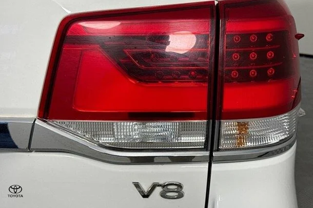 2021 Toyota LANDCRUISER GXL image 8