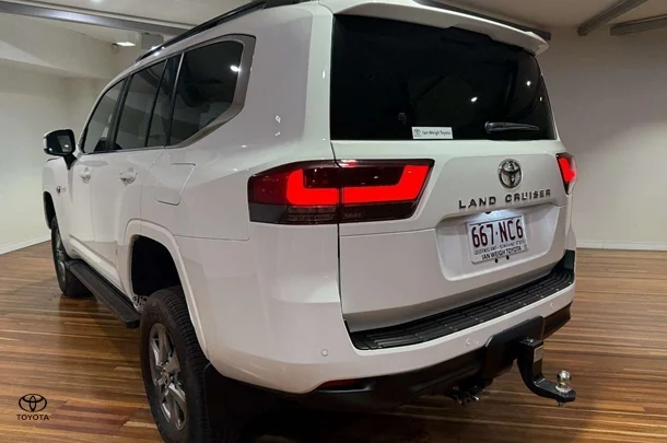 2022 Toyota Landcruiser VX image 2