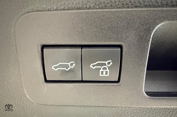 2022 Toyota Landcruiser Sahara image 13