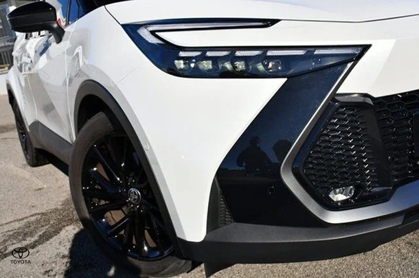2024 Toyota C-HR Hybrid GR-Sport image 2