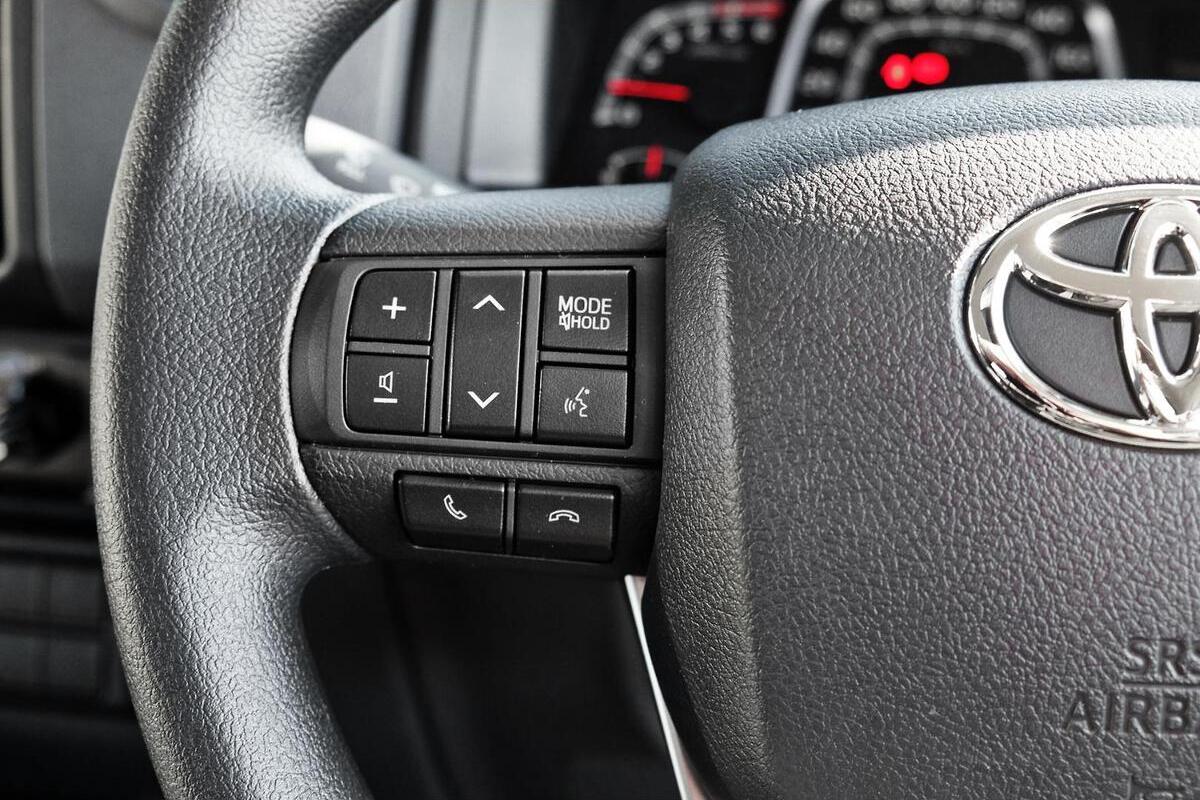 2024 Toyota Landcruiser Workmate Manual 4x4 image 12