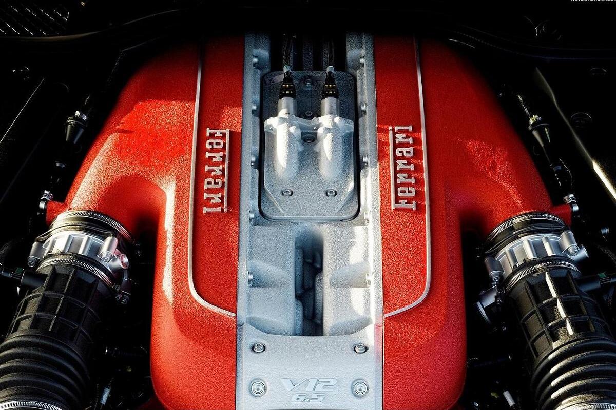 2024 Ferrari 812 Competizione Auto image 3