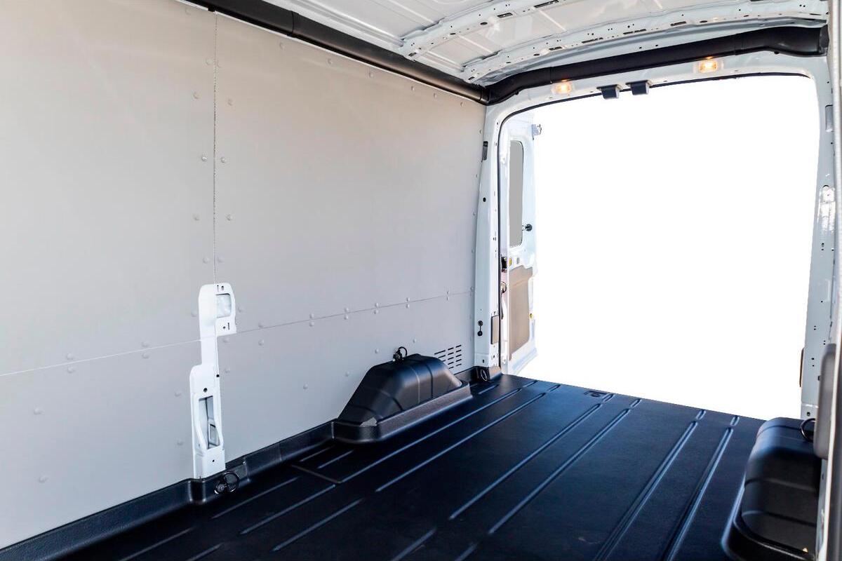 2024 Ford E-Transit 420L VO Auto MY24.00 image 9
