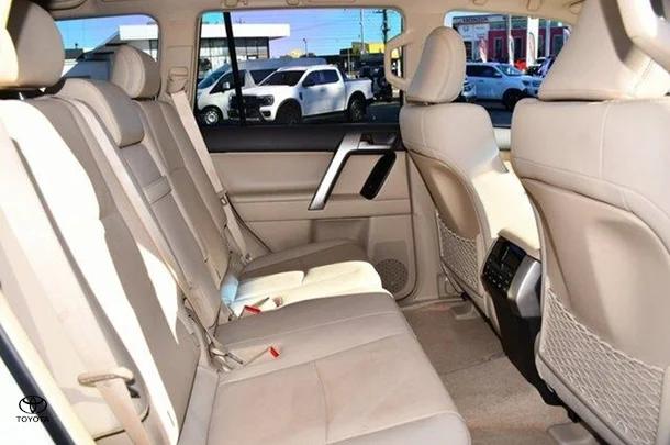 2021 Toyota Prado VX image 8