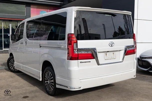 2020 Toyota Granvia Standard image 2