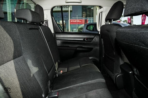 2019 Toyota Hilux 4x2 SR image 8