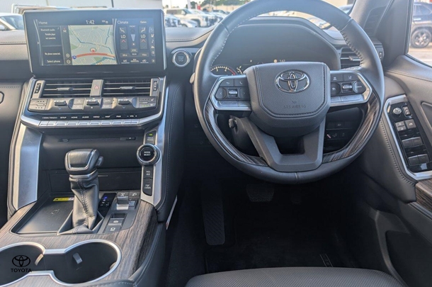 2023 Toyota Landcruiser VX image 17