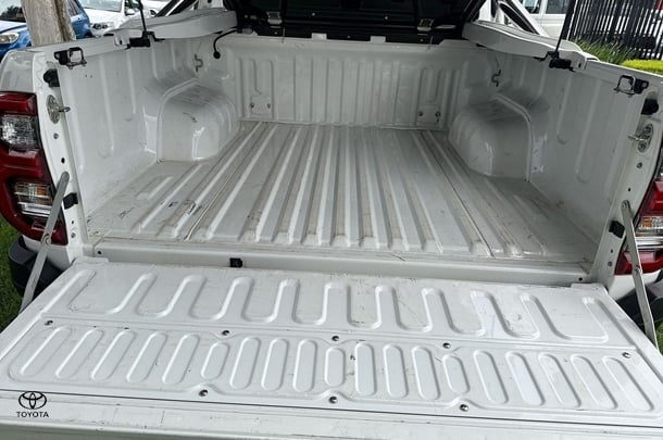 2023 Toyota Hilux SR5 image 23