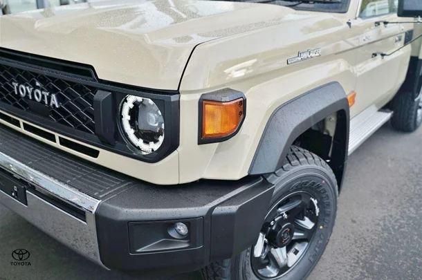 2025 Toyota LC Military GXL image 21