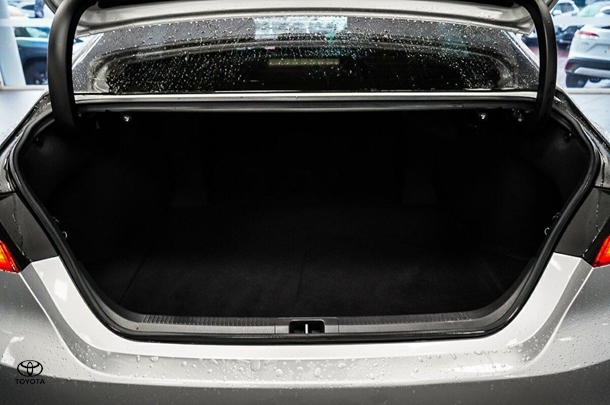 2019 Toyota Camry Hybrid Ascent image 11