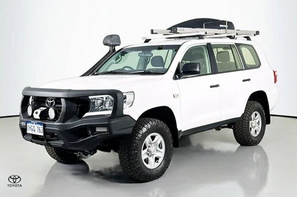 2020 Toyota LANDCRUISER GX image 4