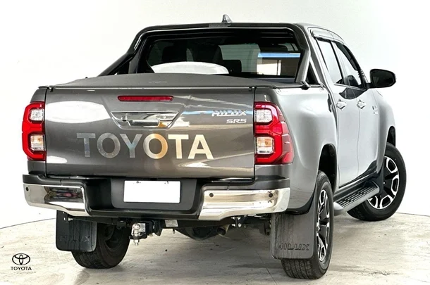 2022 Toyota Hilux SR5 image 9