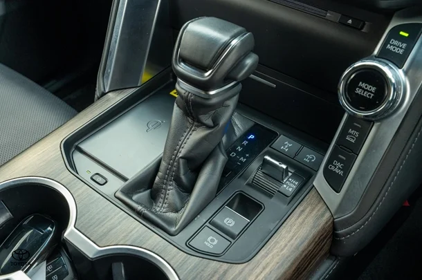 2023 TOYOTA Landcruiser VX image 18