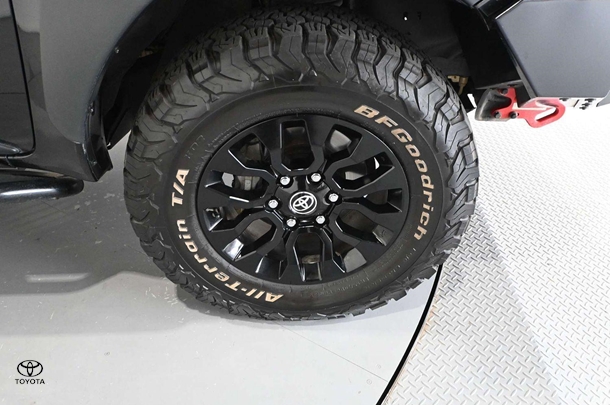 2021 Toyota Hilux 4x4 Rugged X image 9