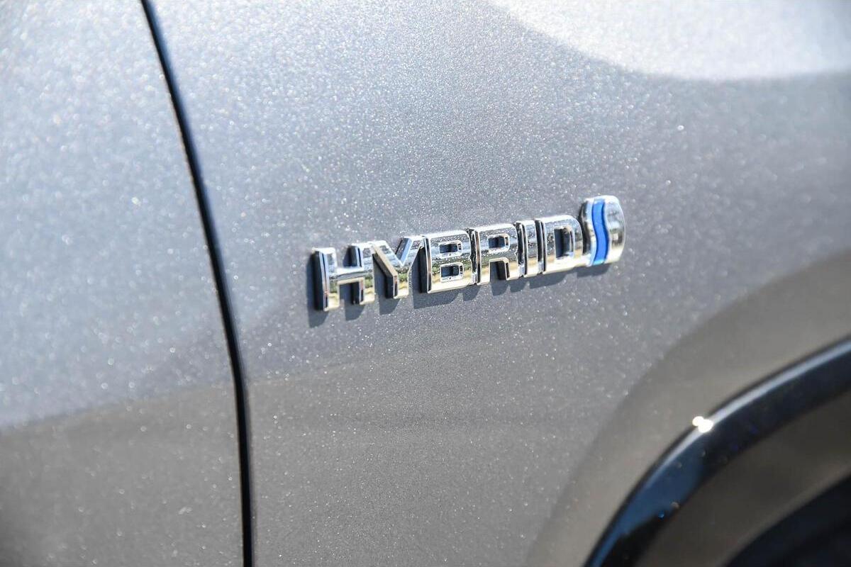 2025 Toyota RAV4 XSE Auto eFour image 10