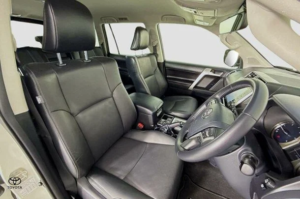 2023 Toyota Prado VX image 11