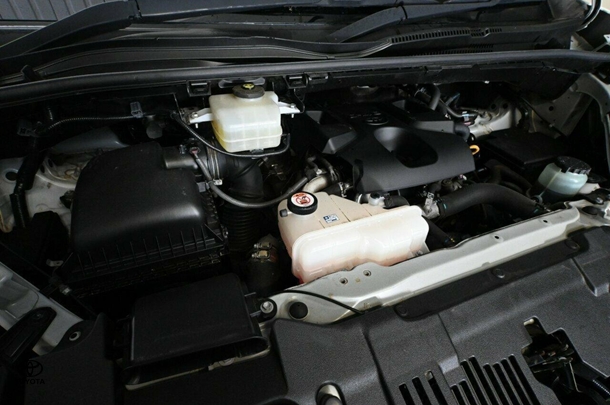 2019 Toyota Hiace LWB image 11