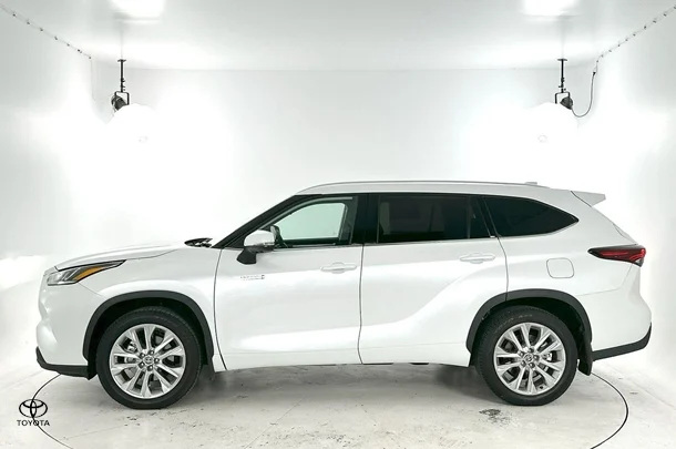 2024 Toyota Kluger Hybrid AWD GRANDE image 8