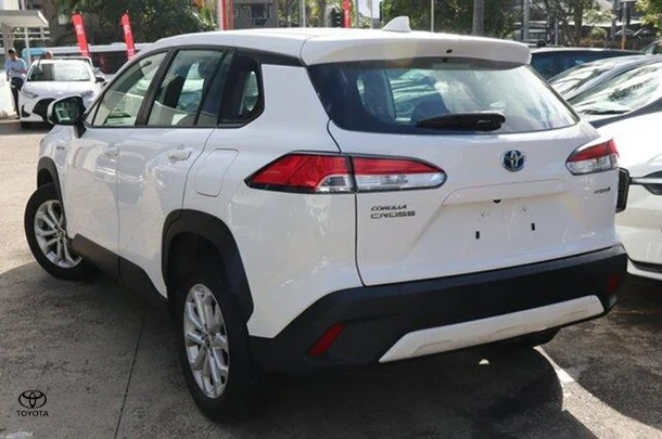 2023 Toyota Corolla Cross Hybrid GX image 3