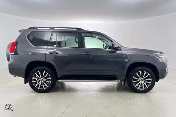 2023 Toyota Prado Kakadu image 5