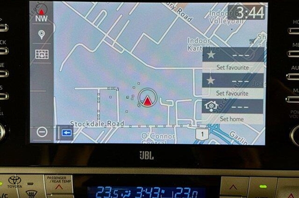 2022 Toyota Prado VX image 15