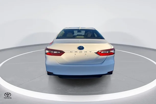 2021 Toyota Camry Hybrid Ascent image 2