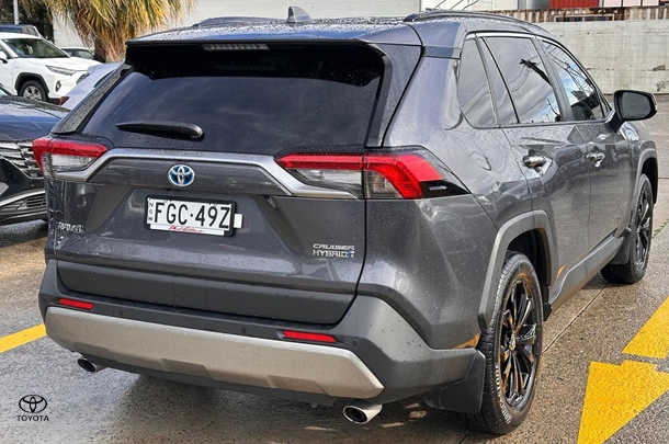 2024 Toyota RAV4 Hybrid Cruiser 2WD image 8