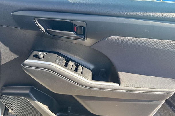 2021 Toyota Kluger Hybrid GX AWD image 13