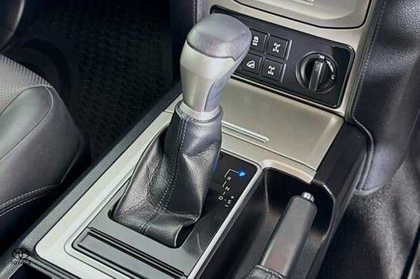 2023 Toyota Prado GXL image 16