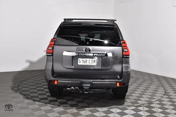 2019 Toyota Prado VX image 4