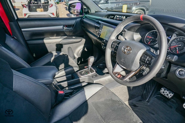 2023 Toyota HILUX GR-S image 6