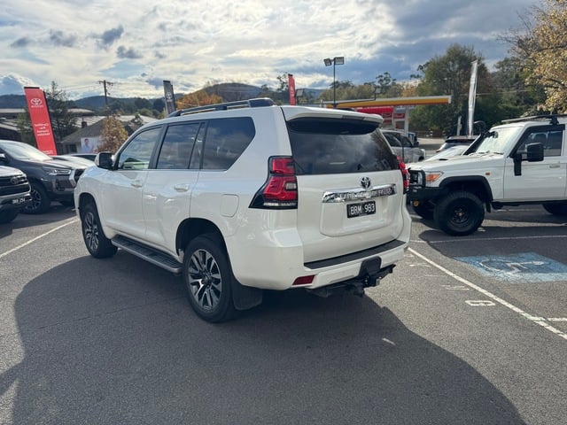 2021 Toyota Prado VX image 5
