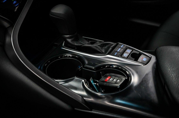 2020 Toyota Camry Hybrid Ascent image 25