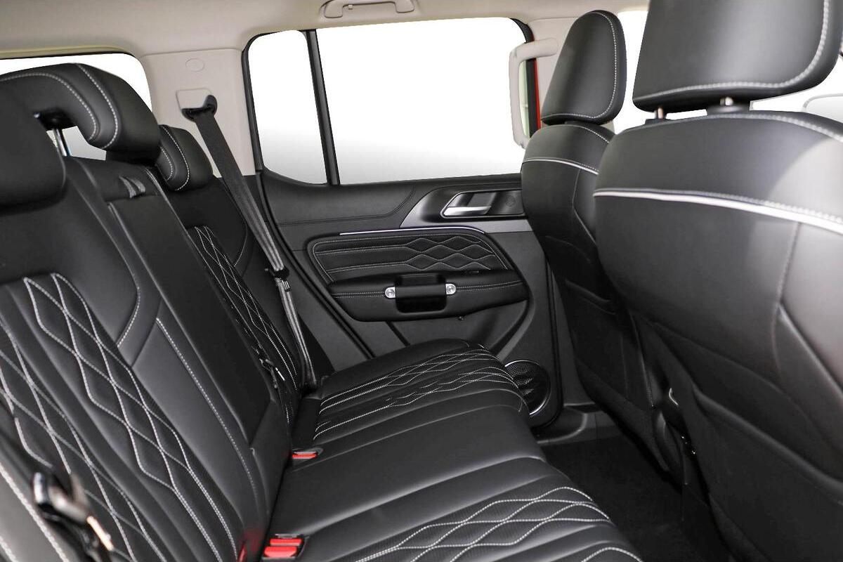 2024 GWM Tank 300 Lux Auto 4x4 image 9