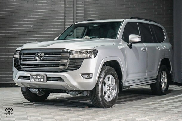2025 Toyota Landcruiser GXL image 4