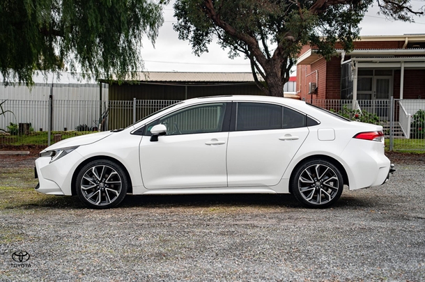 2020 Toyota COROLLA ZR image 32